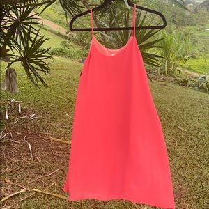 Coral dress and crochet beach bag